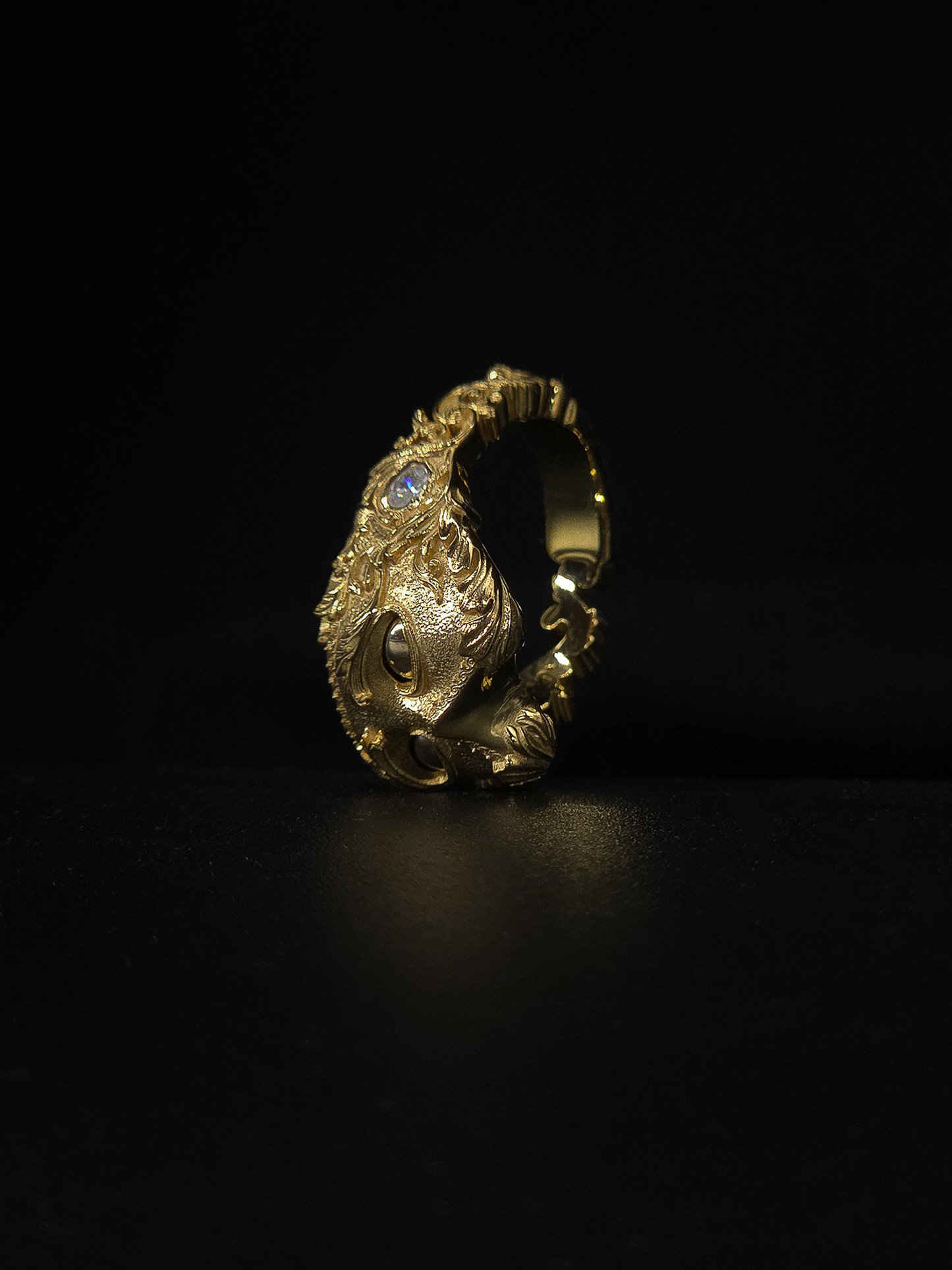 Étreinte Gold Plate