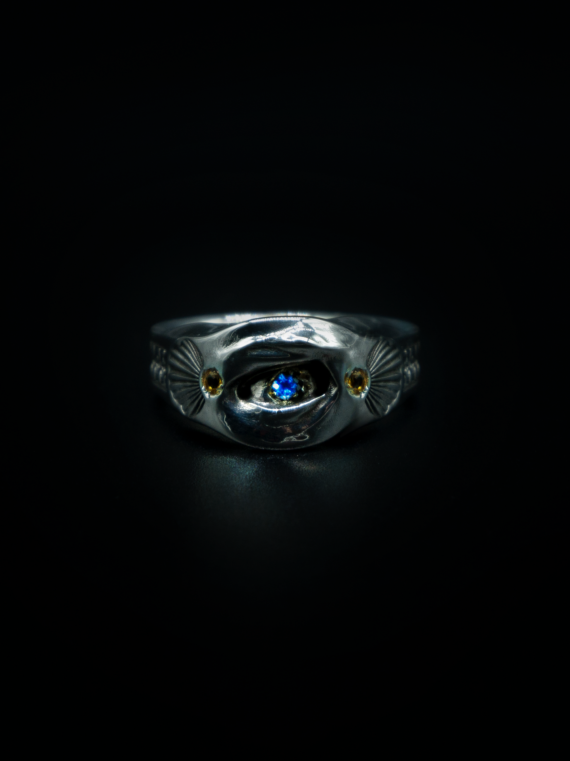 providentia eye ring made from sterling silver, sapphire stone eyes, blinking kinetic moving jewelry