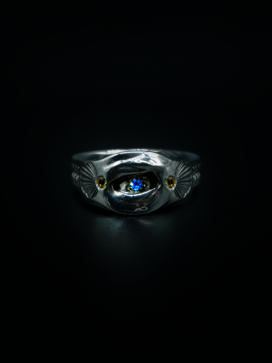 providentia eye ring made from sterling silver, sapphire stone eyes, blinking kinetic moving jewelry