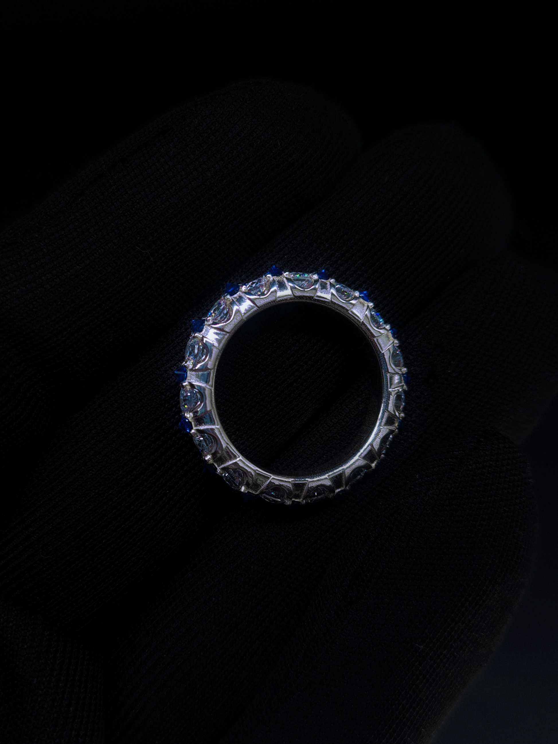 Conversus 925 silver band with upside down set stones and sapphires