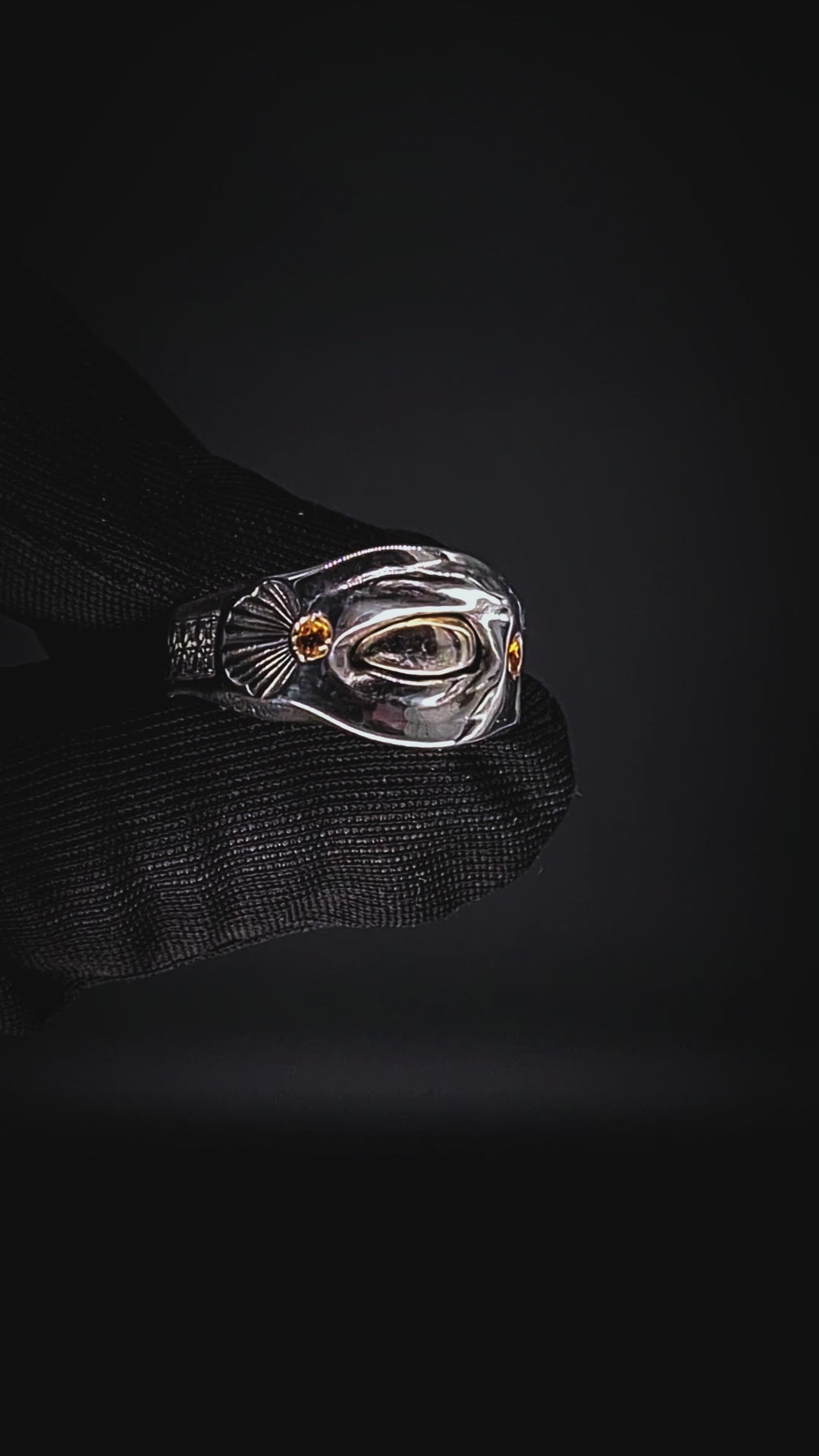 providentia eye ring made from sterling silver, sapphire stone eyes, blinking kinetic moving jewelry video